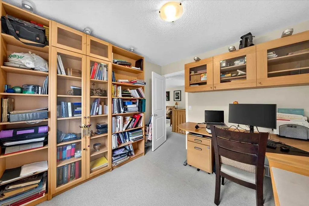 60 Sherwood Crescent NW Calgary AB T3R 0G2