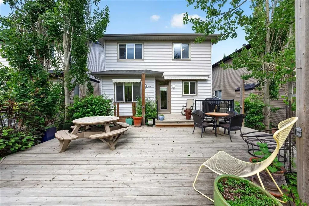 60 Sherwood Crescent NW Calgary AB T3R 0G2