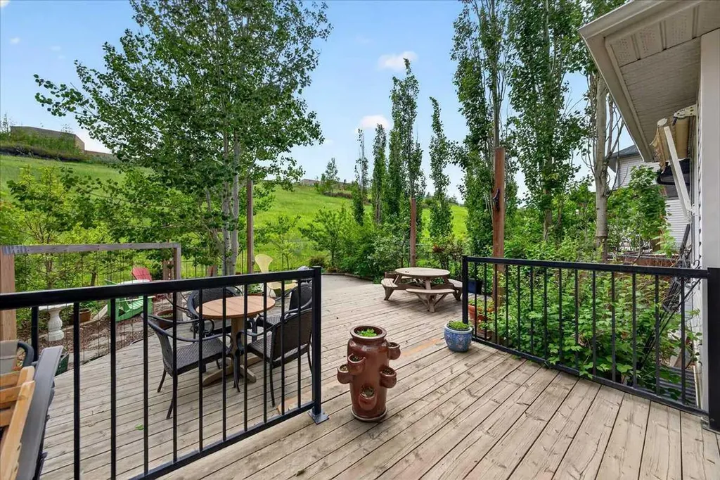 60 Sherwood Crescent NW Calgary AB T3R 0G2