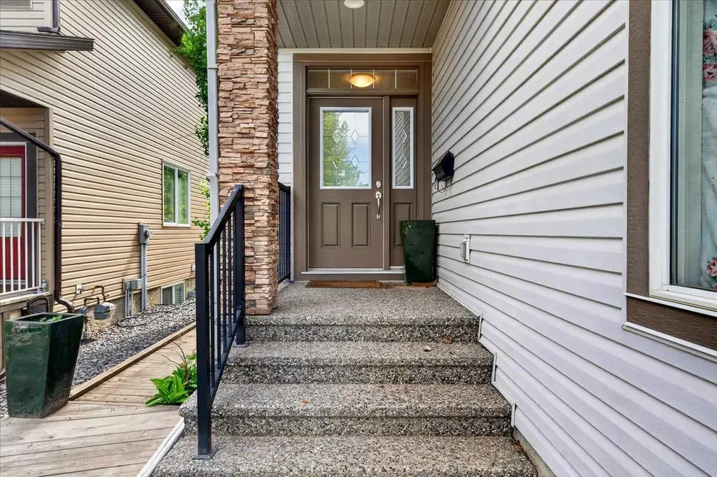 60 Sherwood Crescent NW Calgary AB T3R 0G2