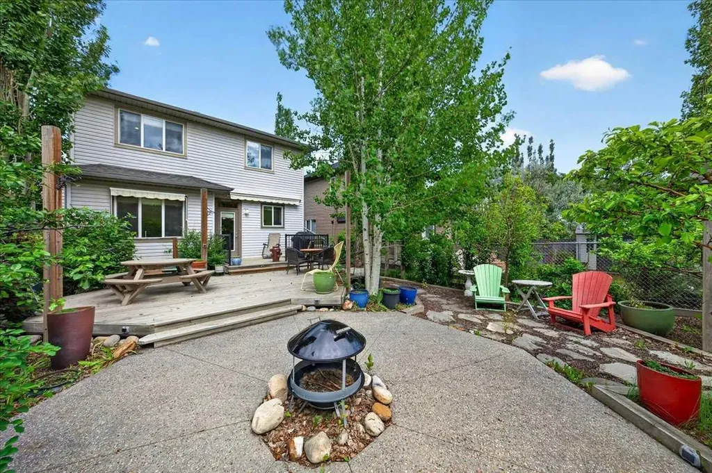 60 Sherwood Crescent NW Calgary AB T3R 0G2