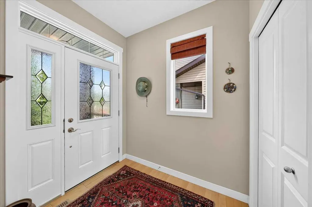 60 Sherwood Crescent NW Calgary AB T3R 0G2