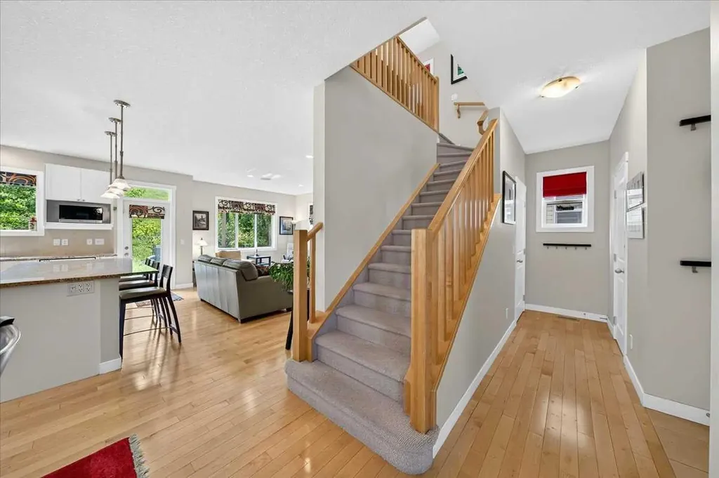 60 Sherwood Crescent NW Calgary AB T3R 0G2