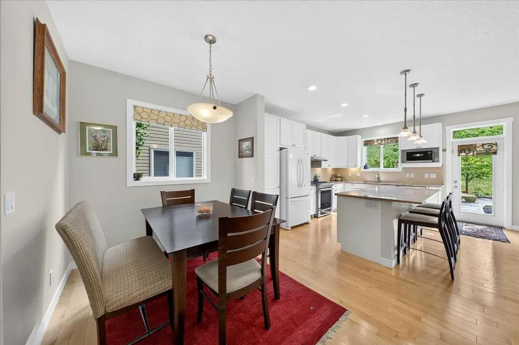 60 Sherwood Crescent NW Calgary AB T3R 0G2