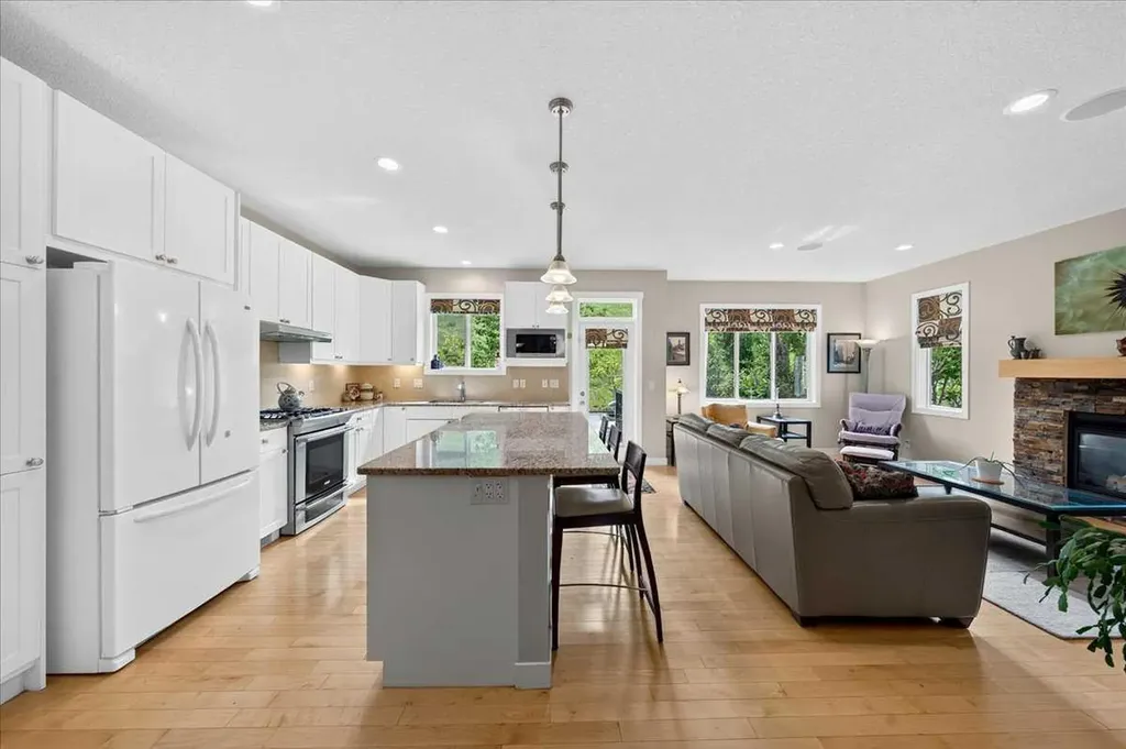 60 Sherwood Crescent NW Calgary AB T3R 0G2