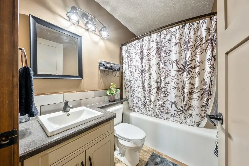 252042 Township Road 230 Rural Wheatland County AB T1P 0T2
