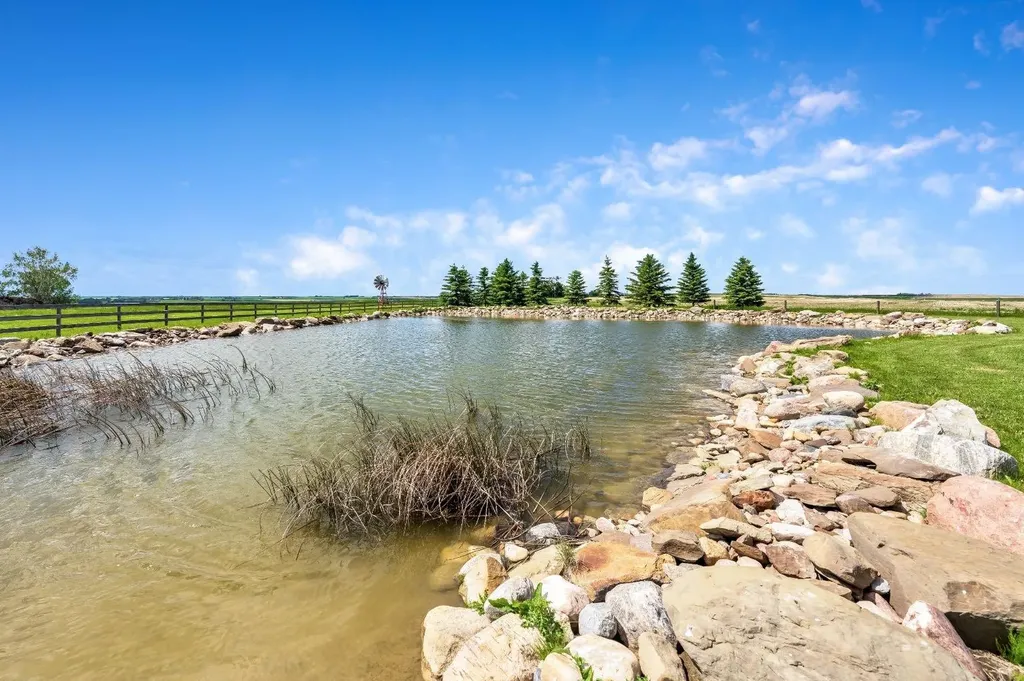 252042 Township Road 230 Rural Wheatland County AB T1P 0T2