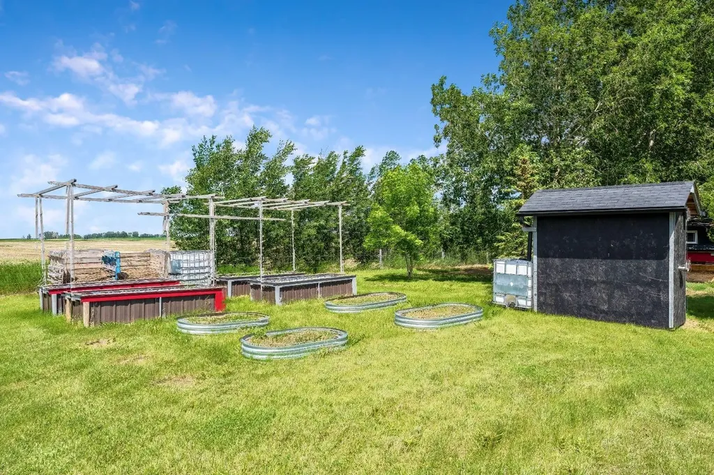 252042 Township Road 230 Rural Wheatland County AB T1P 0T2