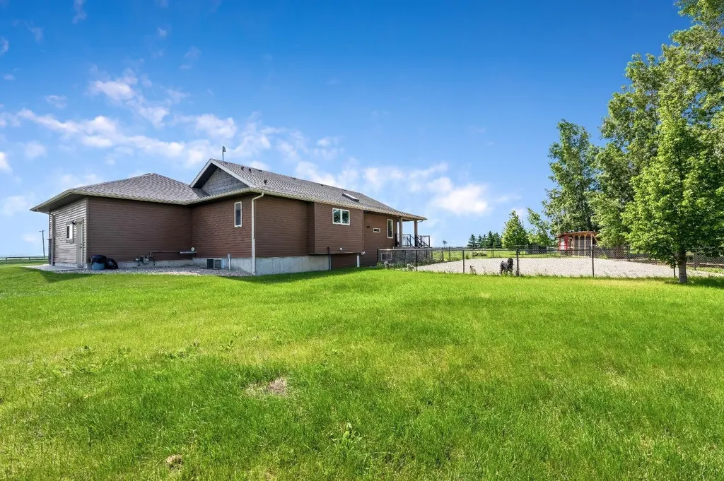252042 Township Road 230 Rural Wheatland County AB T1P 0T2