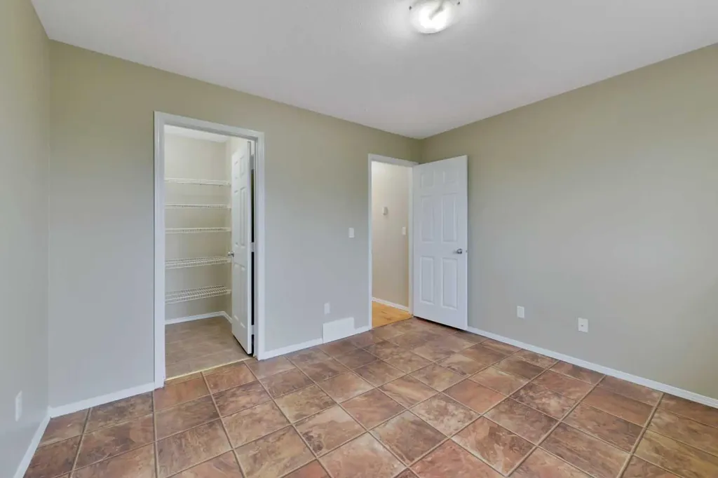 132 Kirkland Close Red Deer AB T4P 4A4
