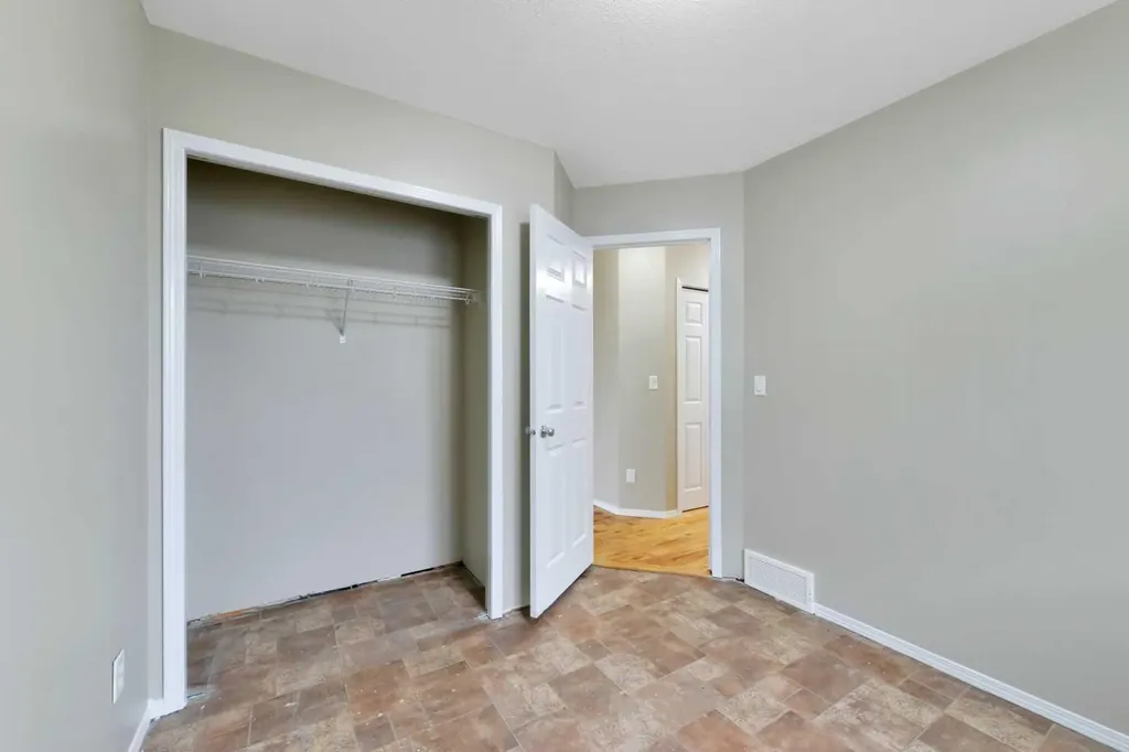 132 Kirkland Close Red Deer AB T4P 4A4