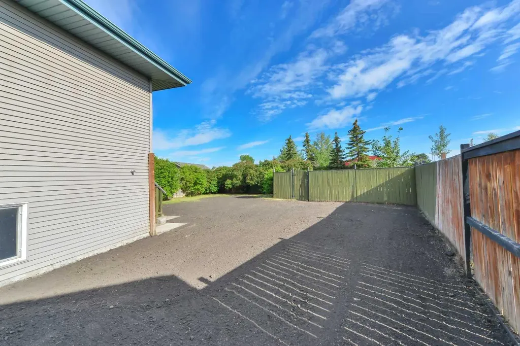 132 Kirkland Close Red Deer AB T4P 4A4