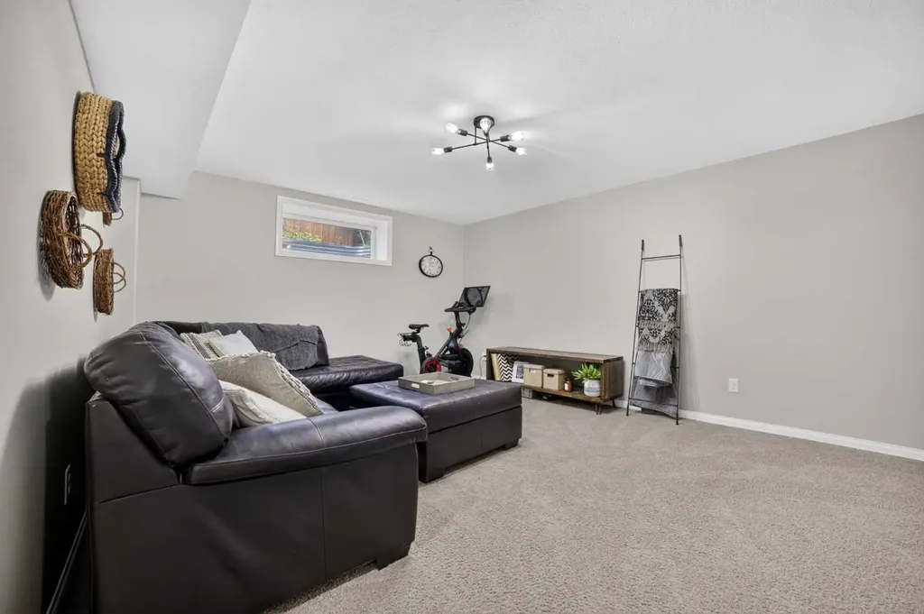 318 Twinriver Road W Lethbridge AB T1J 5B9
