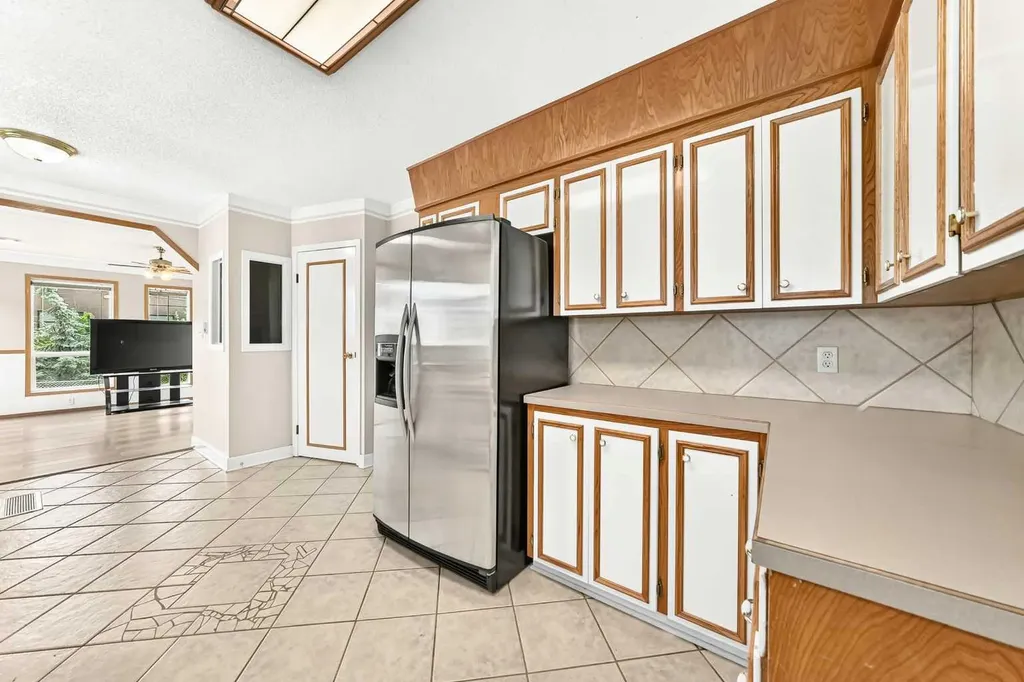 1712 28 Street SW Calgary AB T3C1L9