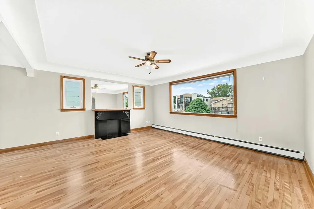 1712 28 Street SW Calgary AB T3C1L9