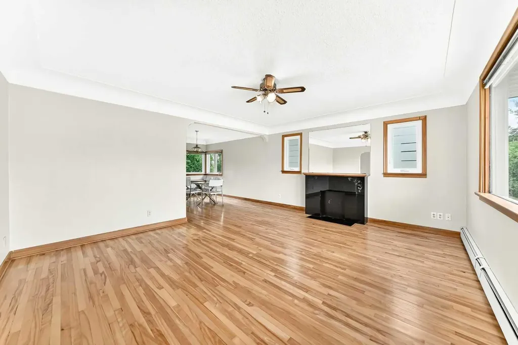1712 28 Street SW Calgary AB T3C1L9