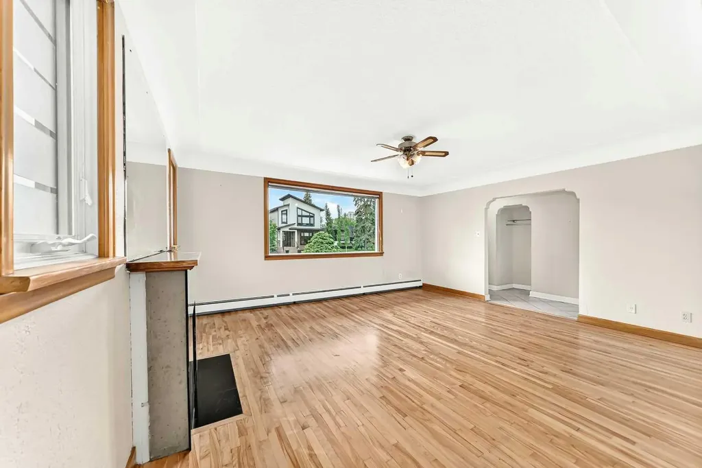 1712 28 Street SW Calgary AB T3C1L9