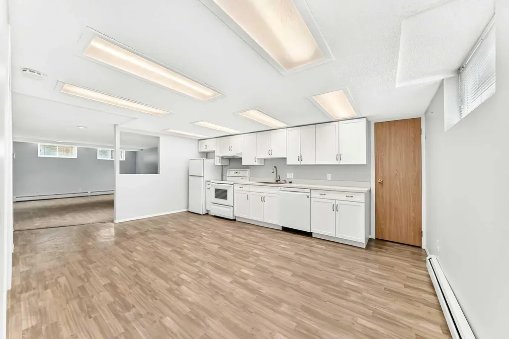 1712 28 Street SW Calgary AB T3C1L9