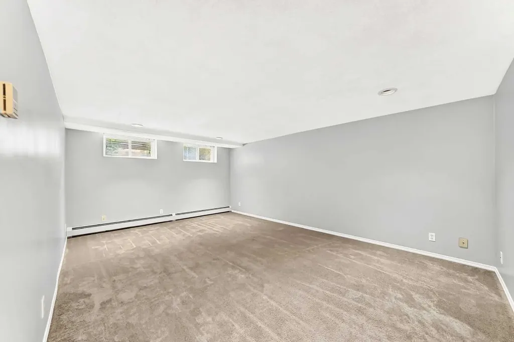 1712 28 Street SW Calgary AB T3C1L9