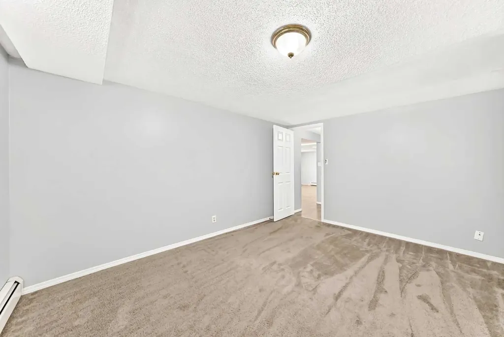 1712 28 Street SW Calgary AB T3C1L9