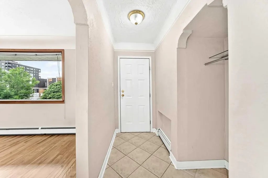1712 28 Street SW Calgary AB T3C1L9