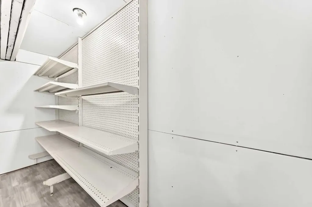 1712 28 Street SW Calgary AB T3C1L9