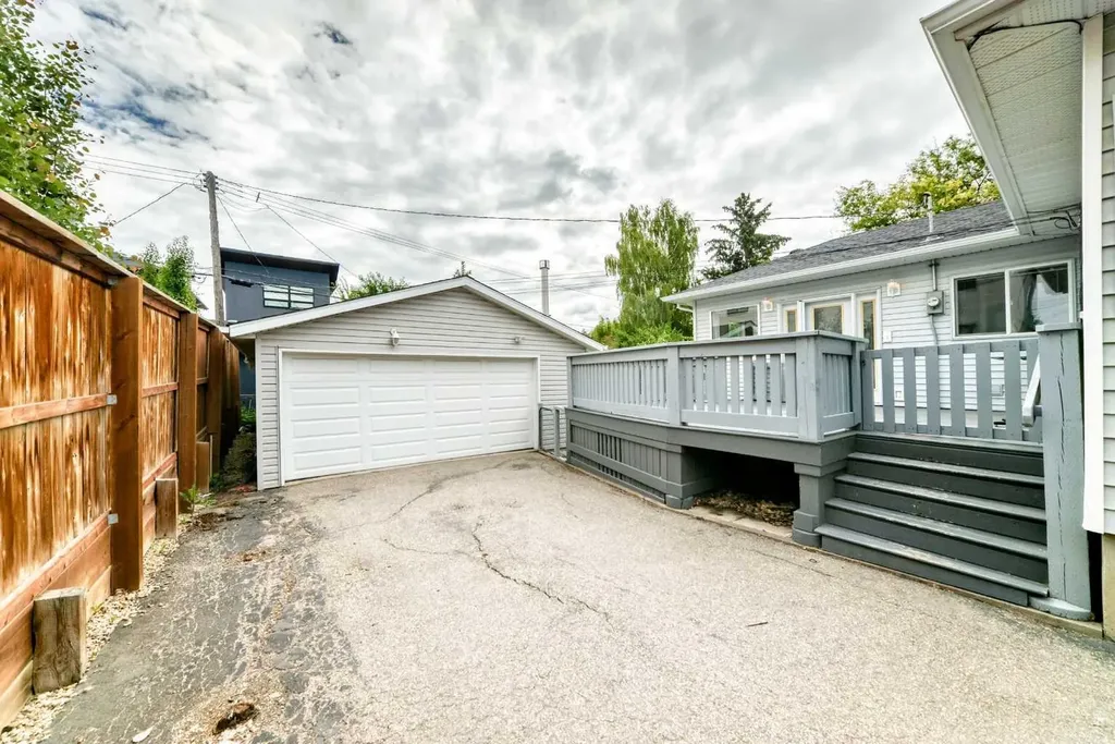 1712 28 Street SW Calgary AB T3C1L9