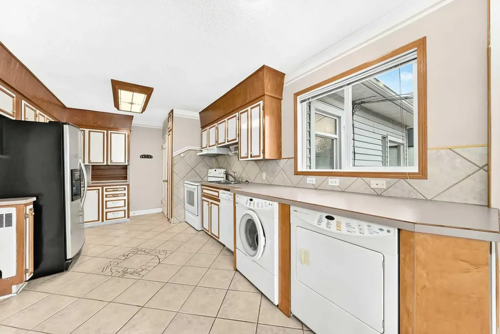 1712 28 Street SW Calgary AB T3C1L9