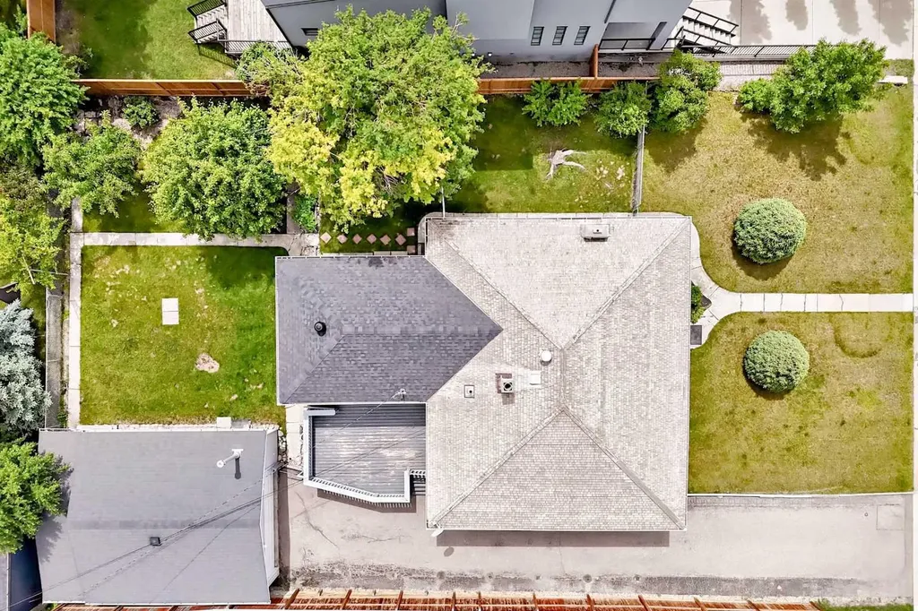1712 28 Street SW Calgary AB T3C1L9