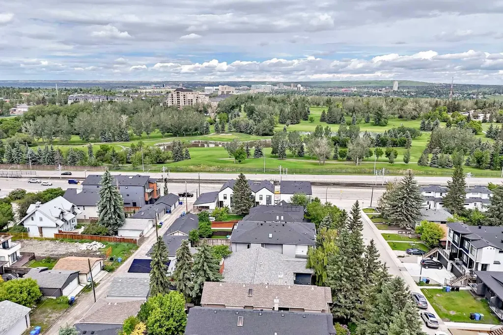 1712 28 Street SW Calgary AB T3C1L9