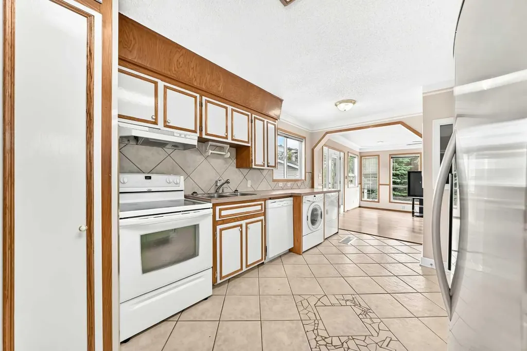 1712 28 Street SW Calgary AB T3C1L9