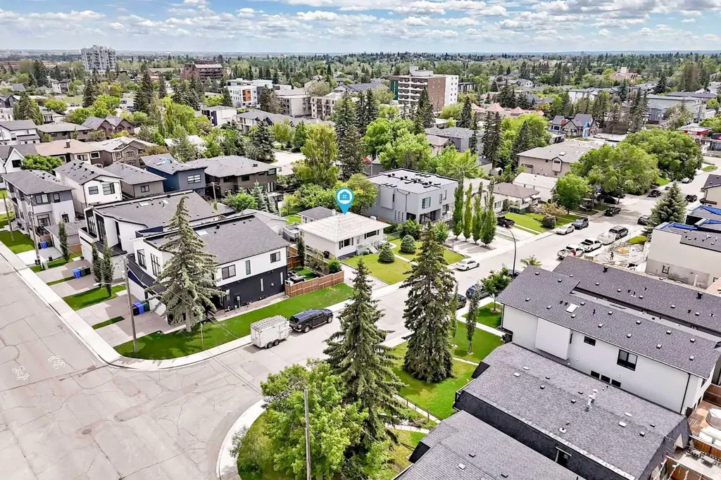 1712 28 Street SW Calgary AB T3C1L9