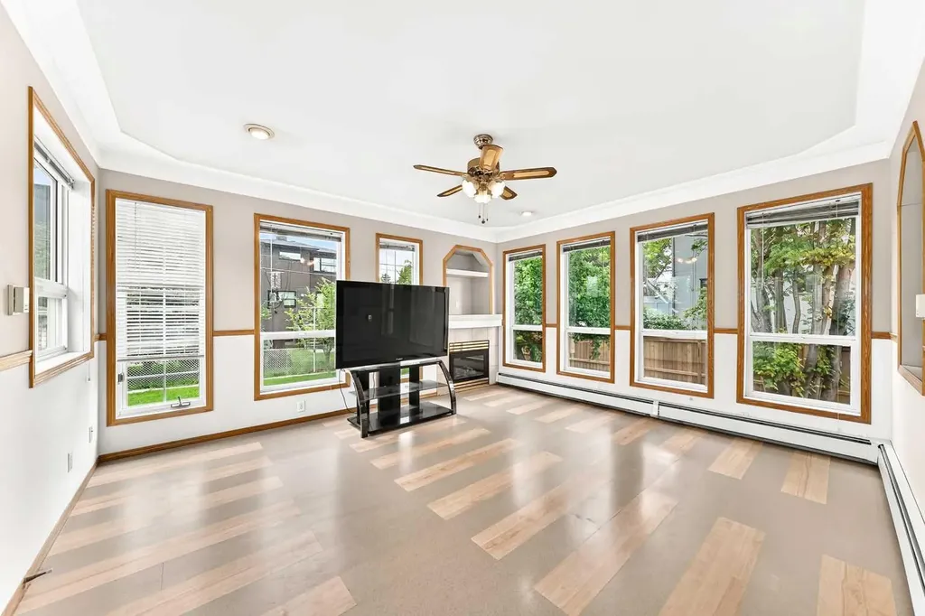 1712 28 Street SW Calgary AB T3C1L9