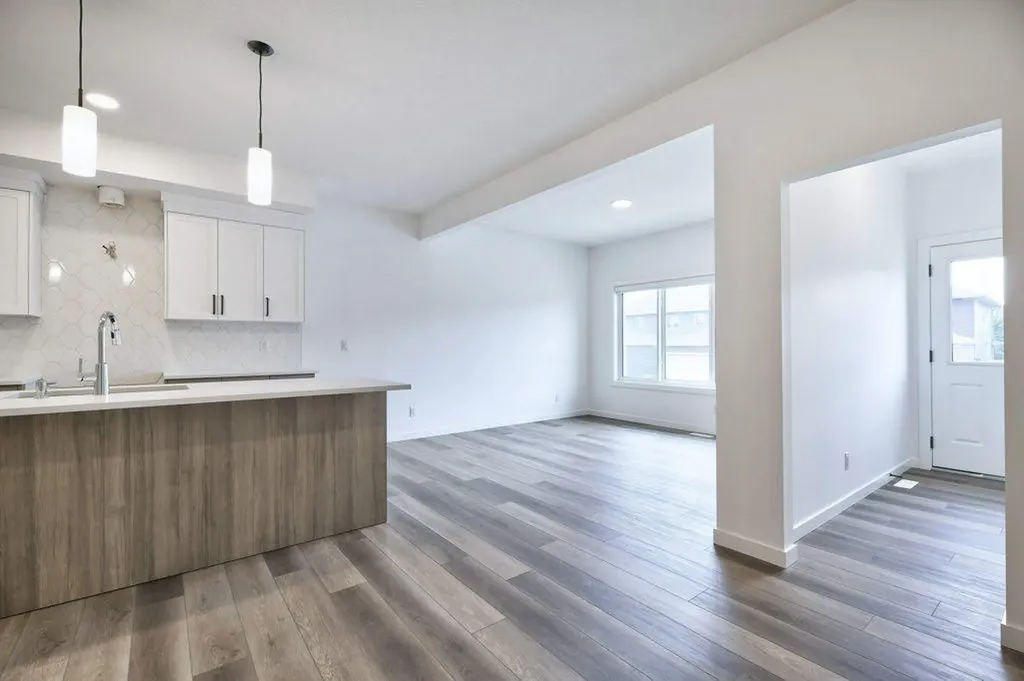 41 Legacy Point Terrace SE Calgary AB T2X 6R9