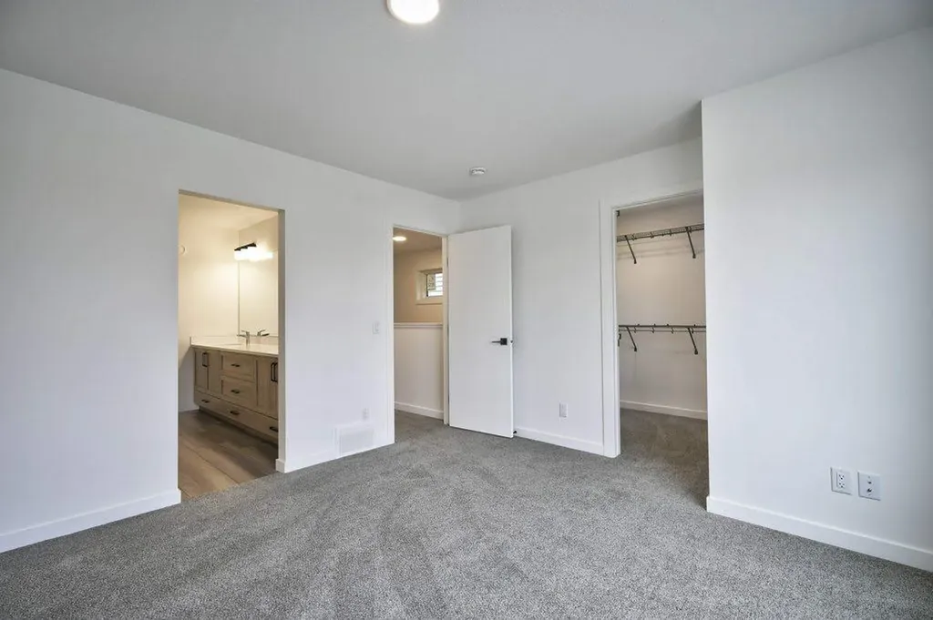 41 Legacy Point Terrace SE Calgary AB T2X 6R9