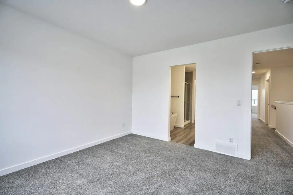 41 Legacy Point Terrace SE Calgary AB T2X 6R9