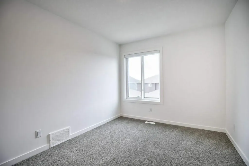 41 Legacy Point Terrace SE Calgary AB T2X 6R9