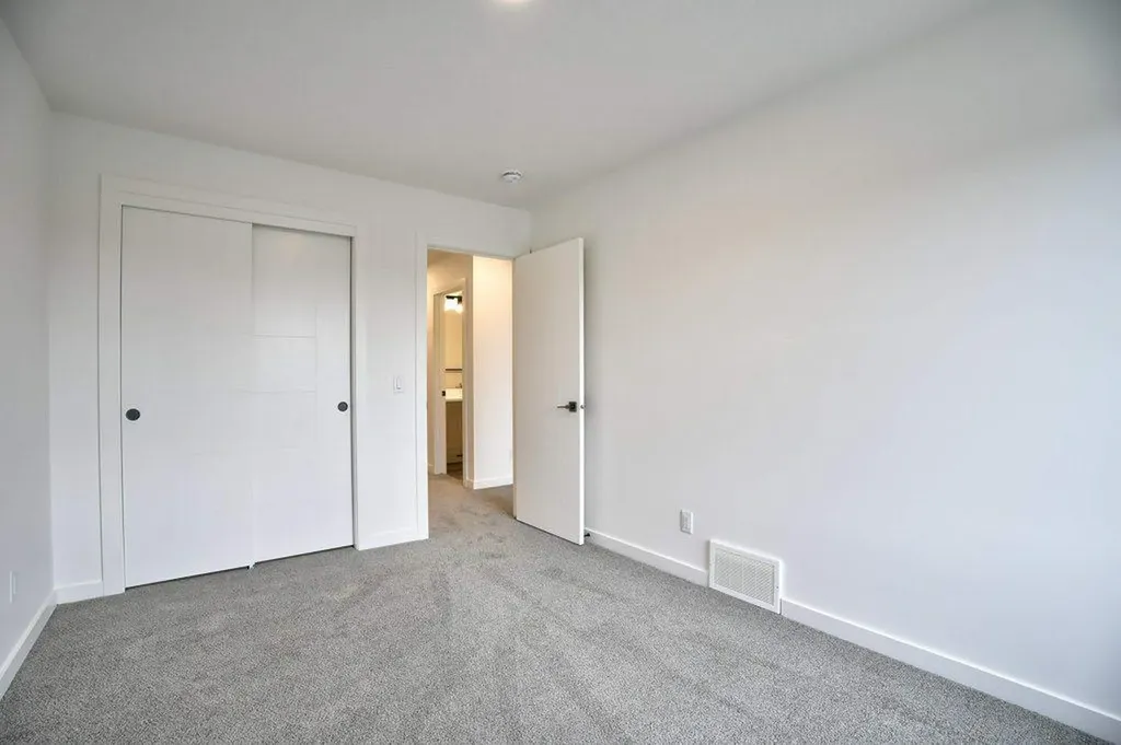 41 Legacy Point Terrace SE Calgary AB T2X 6R9