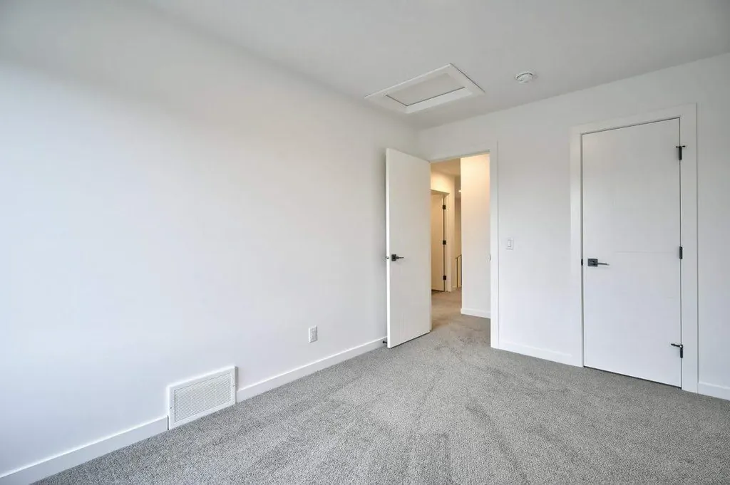 41 Legacy Point Terrace SE Calgary AB T2X 6R9