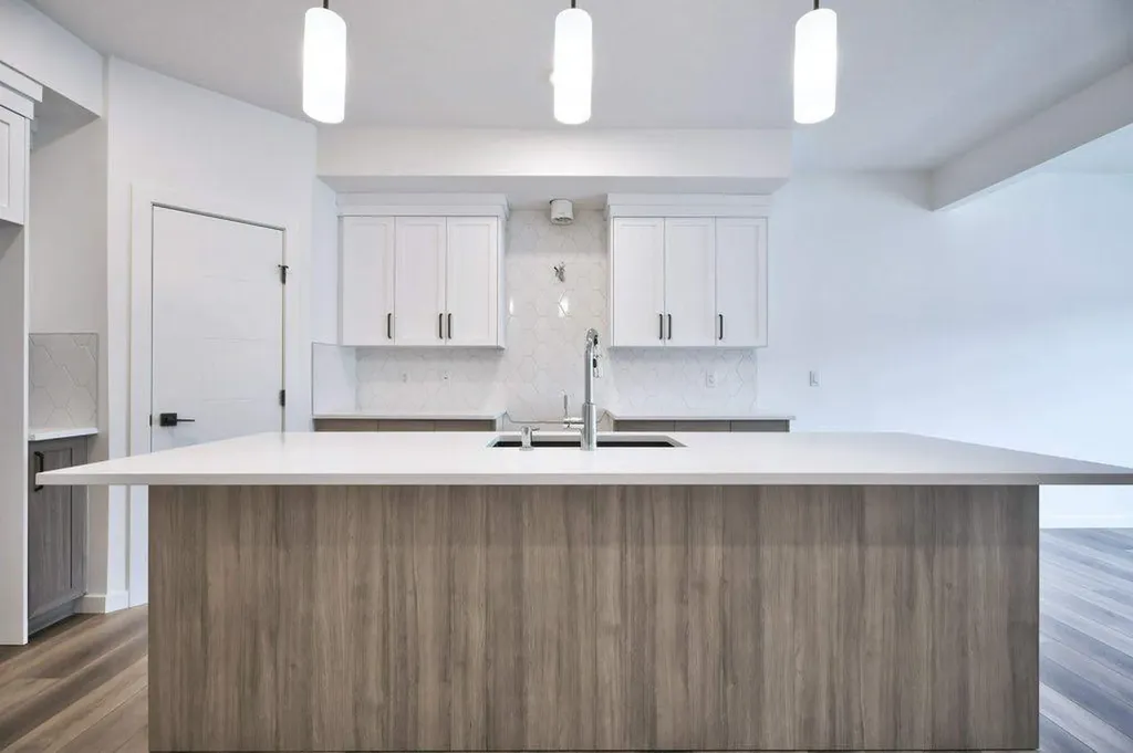 41 Legacy Point Terrace SE Calgary AB T2X 6R9