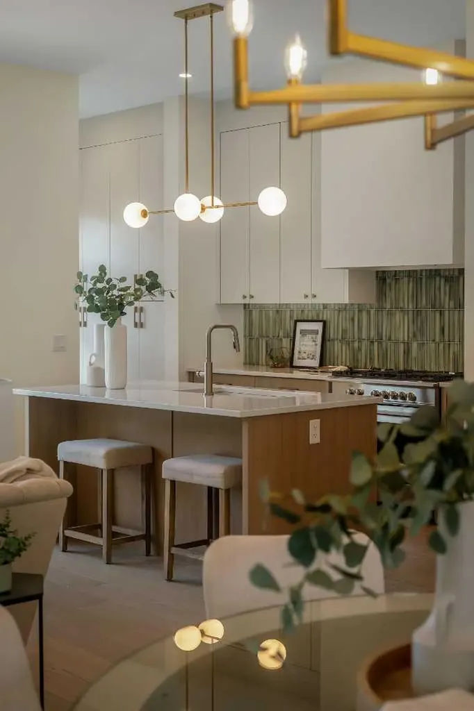 3917 23 Avenue SW Calgary AB T3E 0J9
