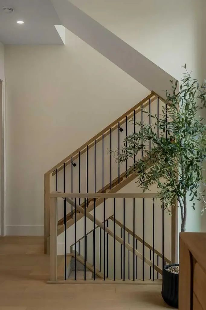 3917 23 Avenue SW Calgary AB T3E 0J9