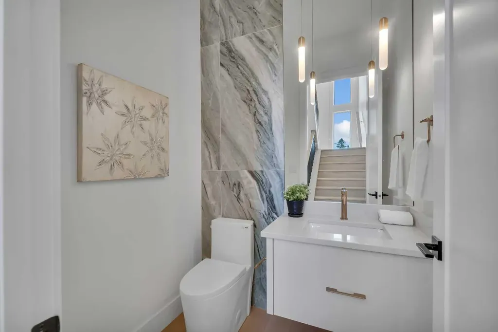 3917 23 Avenue SW Calgary AB T3E 0J9