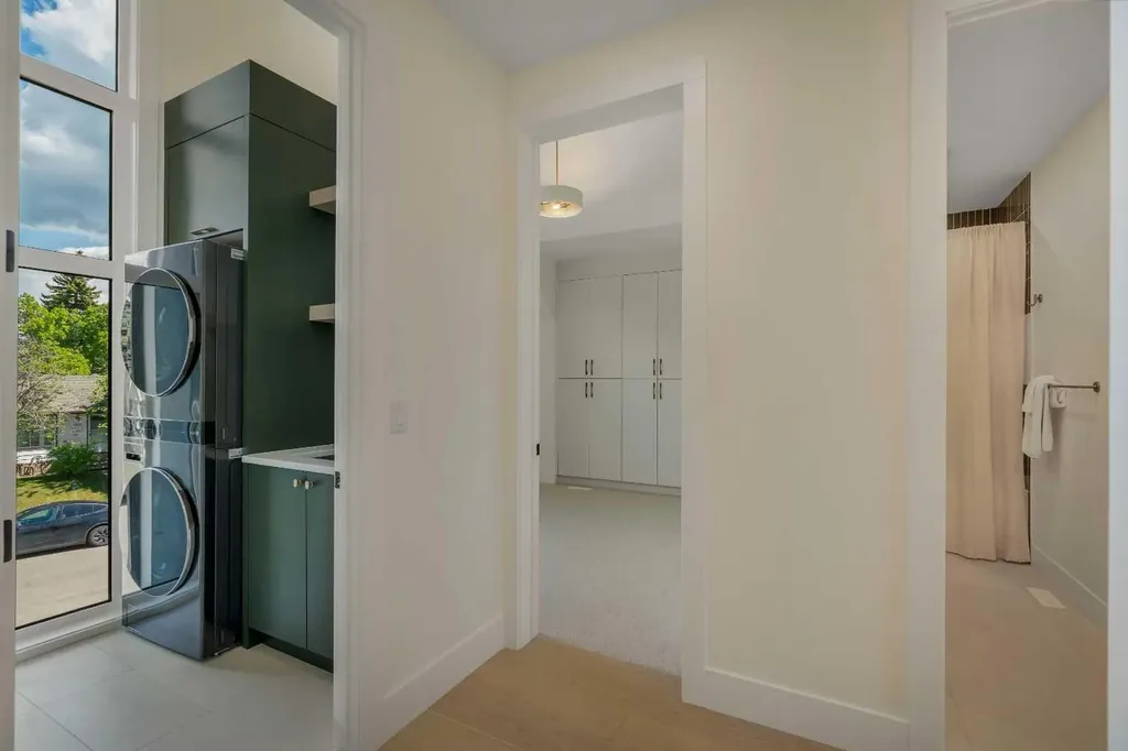 3917 23 Avenue SW Calgary AB T3E 0J9