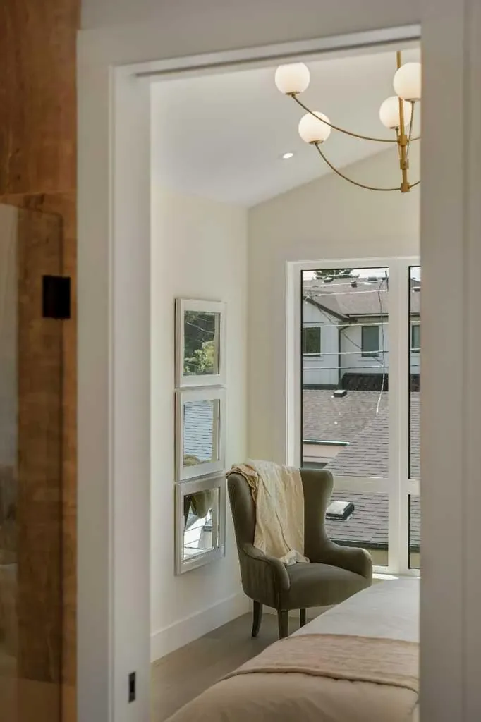 3917 23 Avenue SW Calgary AB T3E 0J9