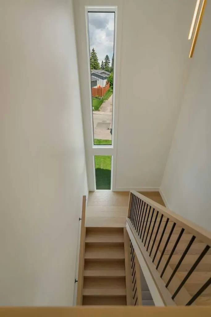 3917 23 Avenue SW Calgary AB T3E 0J9