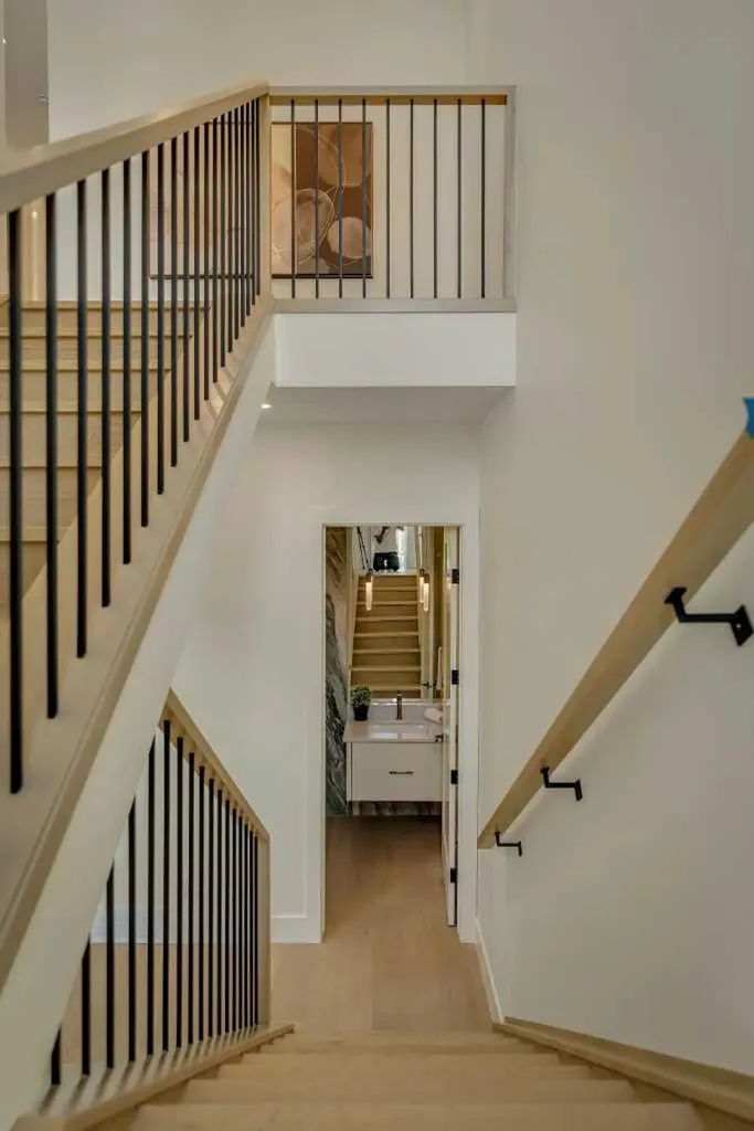 3917 23 Avenue SW Calgary AB T3E 0J9