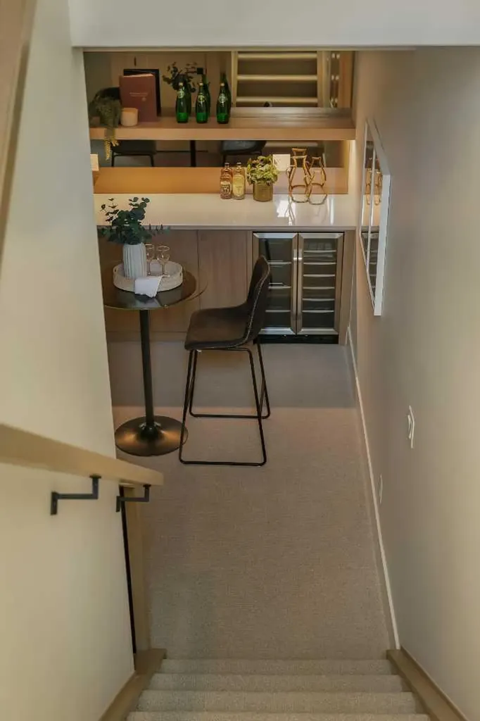 3917 23 Avenue SW Calgary AB T3E 0J9