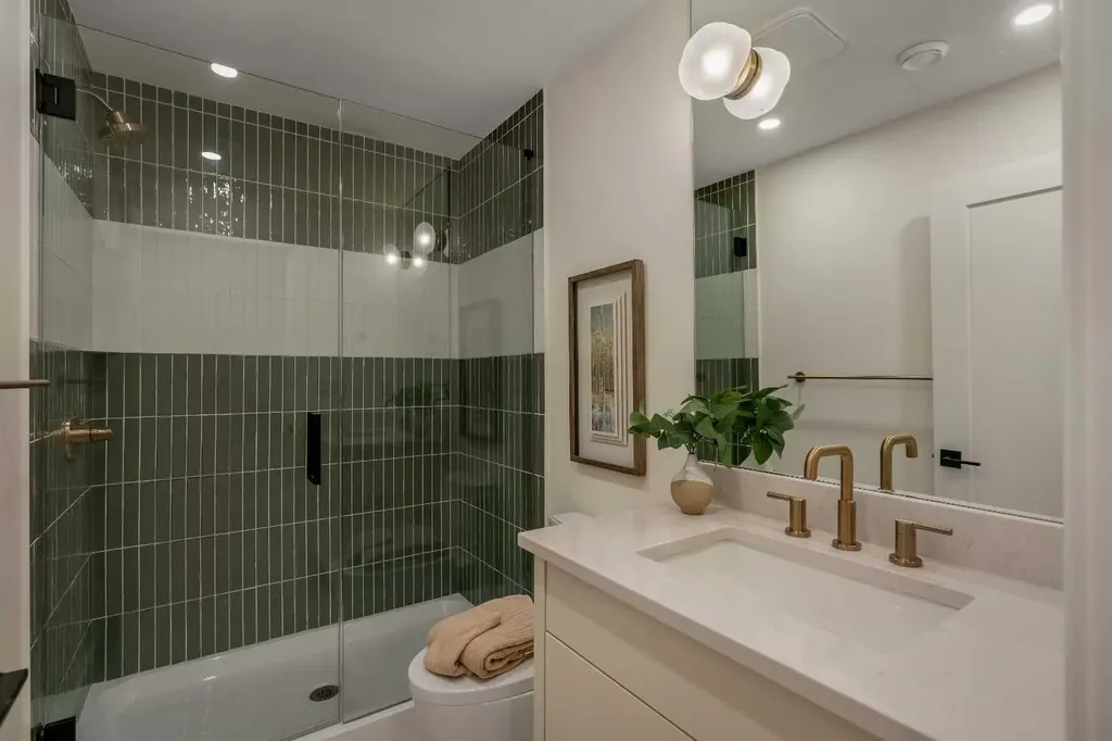 3917 23 Avenue SW Calgary AB T3E 0J9