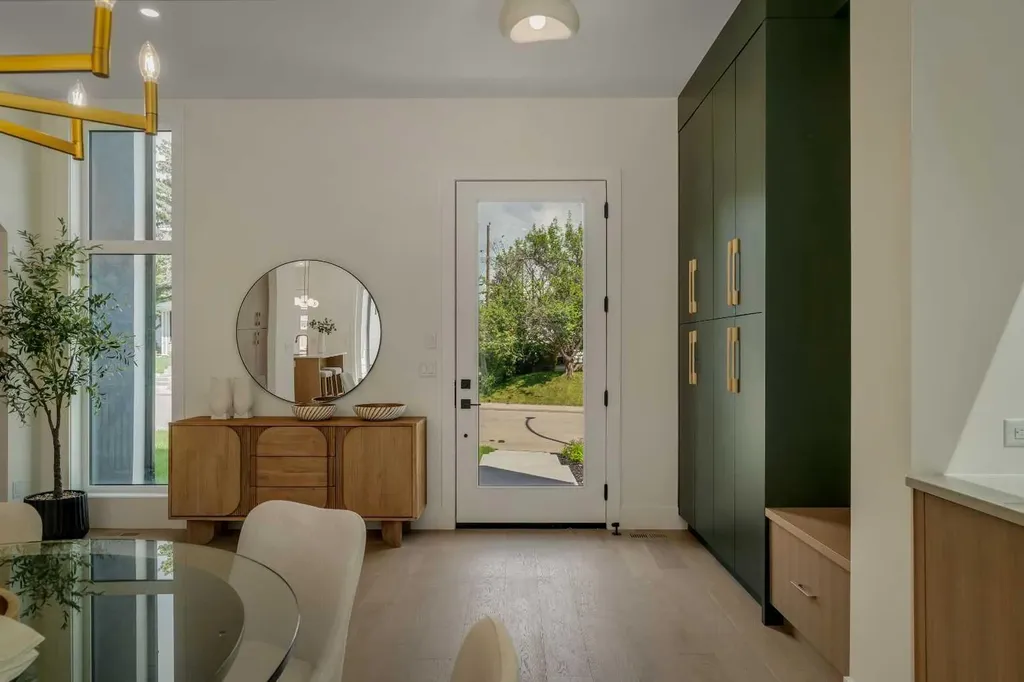 3917 23 Avenue SW Calgary AB T3E 0J9